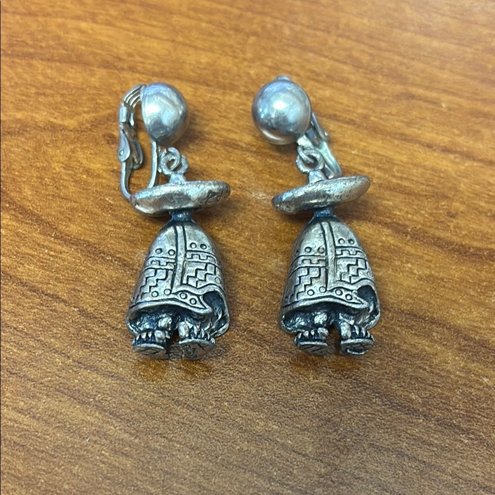Vintage SANCREST Gaucho Man Mexico Sombrero Silver Tone Drop Clip on Earrings